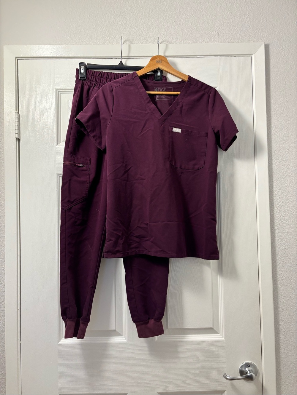 Figs V-Neck Scrub Set in Plum